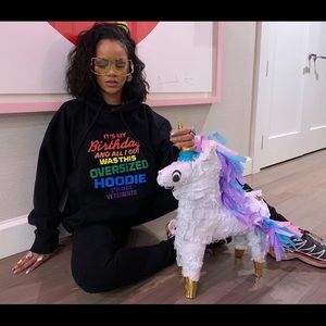 Meet your Posher, Clarissa